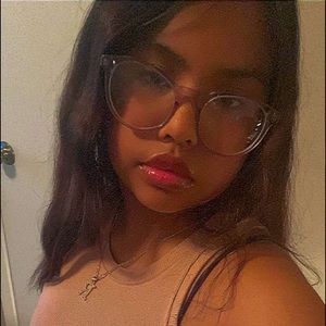 Meet your Posher, Raegan